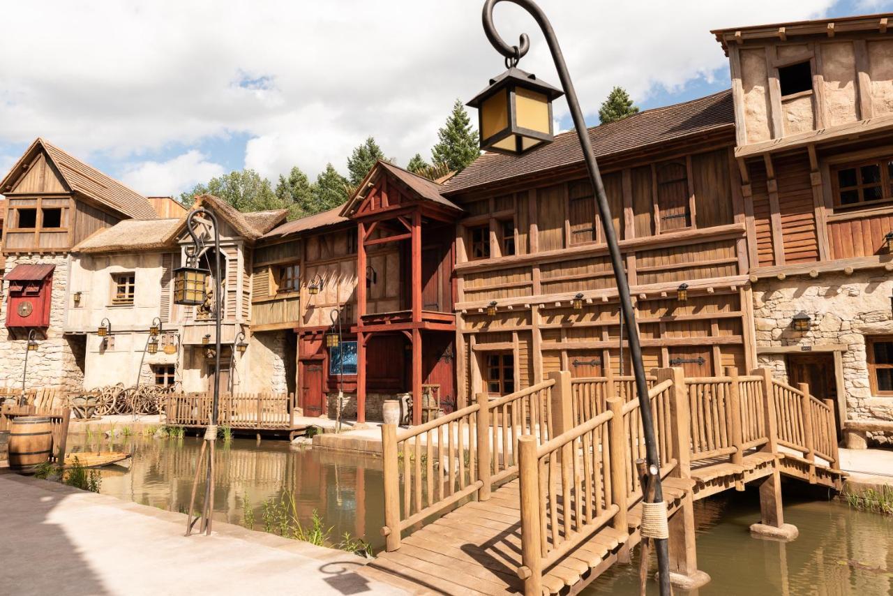 Les Quais De Lutece Hotel Plailly Exterior photo