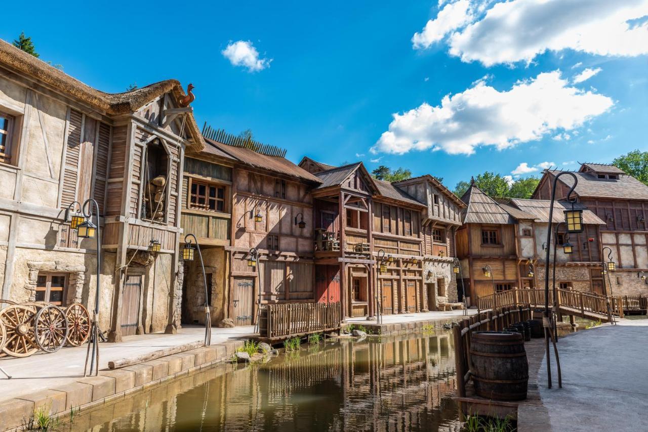 Les Quais De Lutece Hotel Plailly Exterior photo